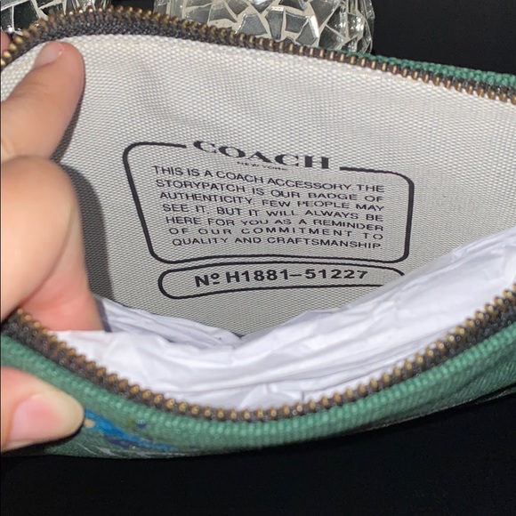 Coach Turnlock Pouch 26 with Rexy - Picture 3 of 4